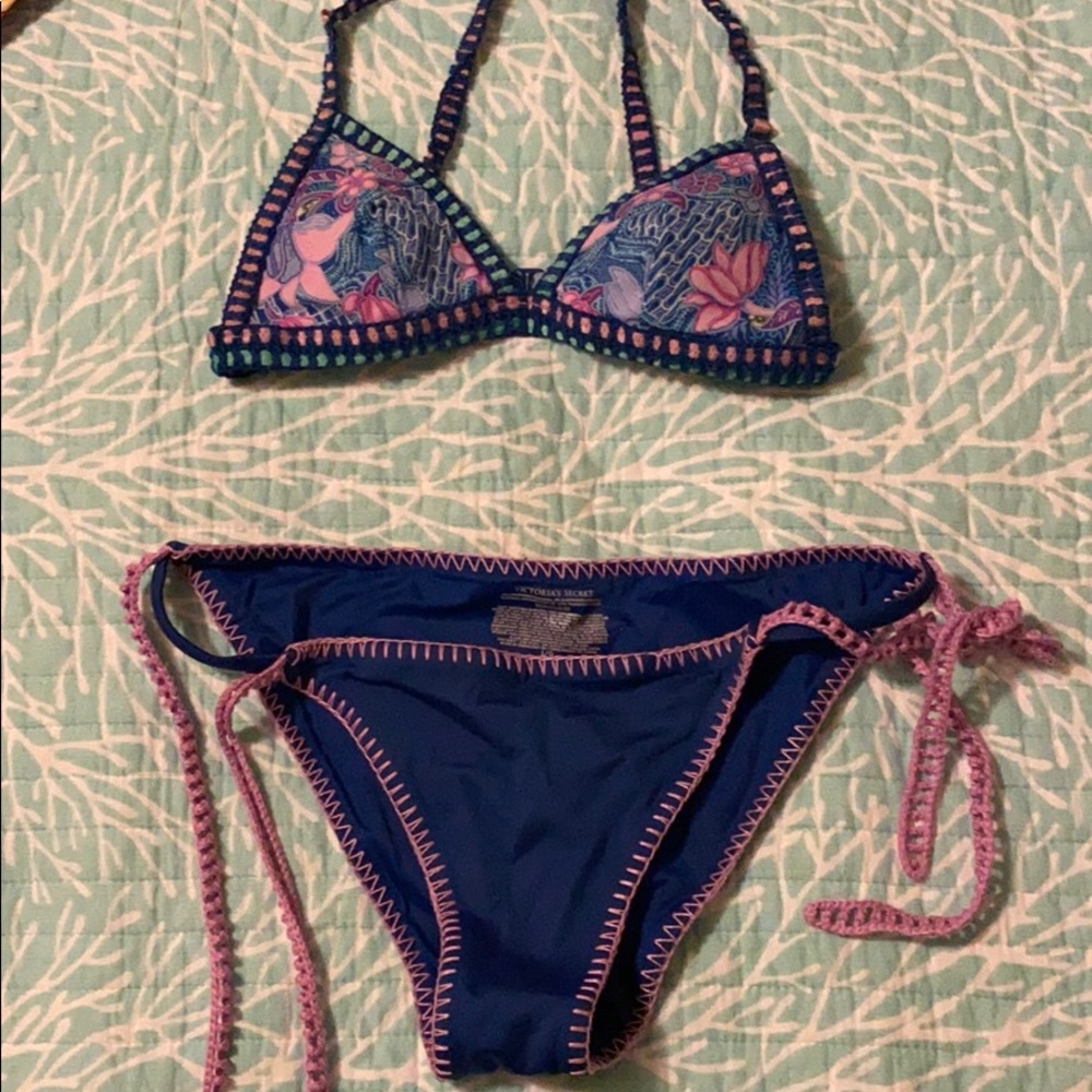 VS bathing suit with Size L bottoms